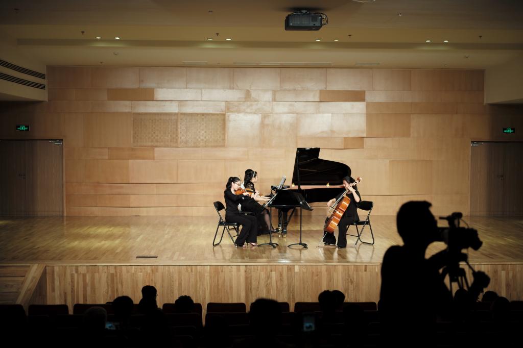 Trio vitebsk 第一、二、四乐章 演奏:王一翔 赵新宇 魏筱烨
