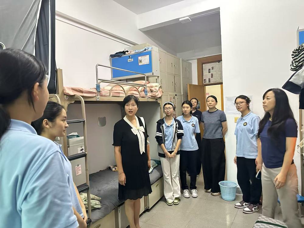 暖心关怀入寝舍，殷殷嘱托启新程